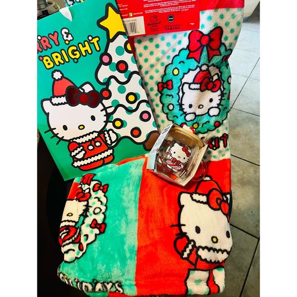 Hello Kitty Christmas Holiday Hugs bundle throw glass & spoon mug and 3 pack gft - Picture 5 of 5